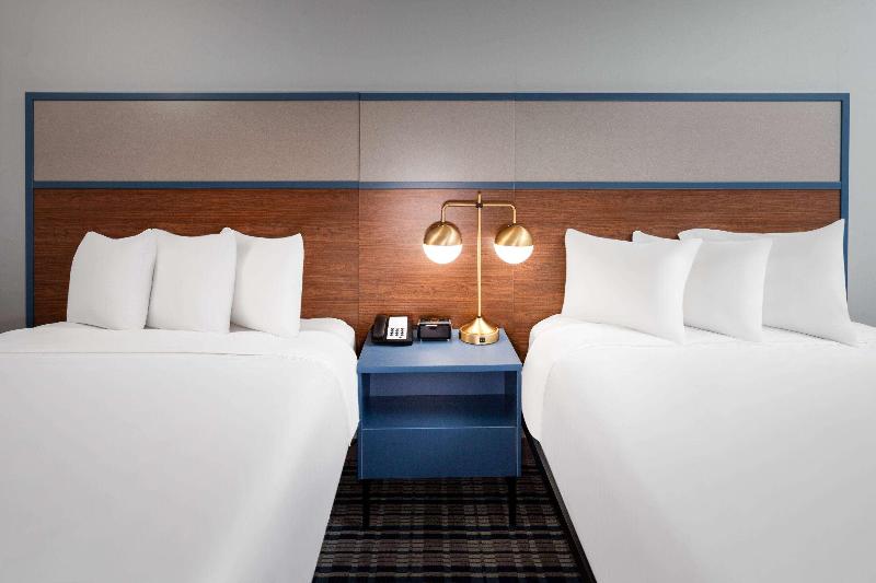 AmericInn by Wyndham Eagle River Downtown image