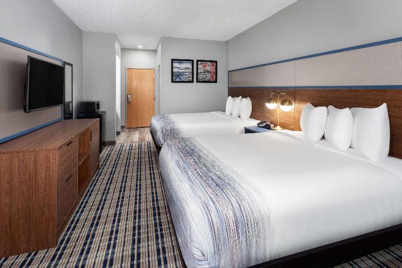 AmericInn by Wyndham Eagle River Downtown image