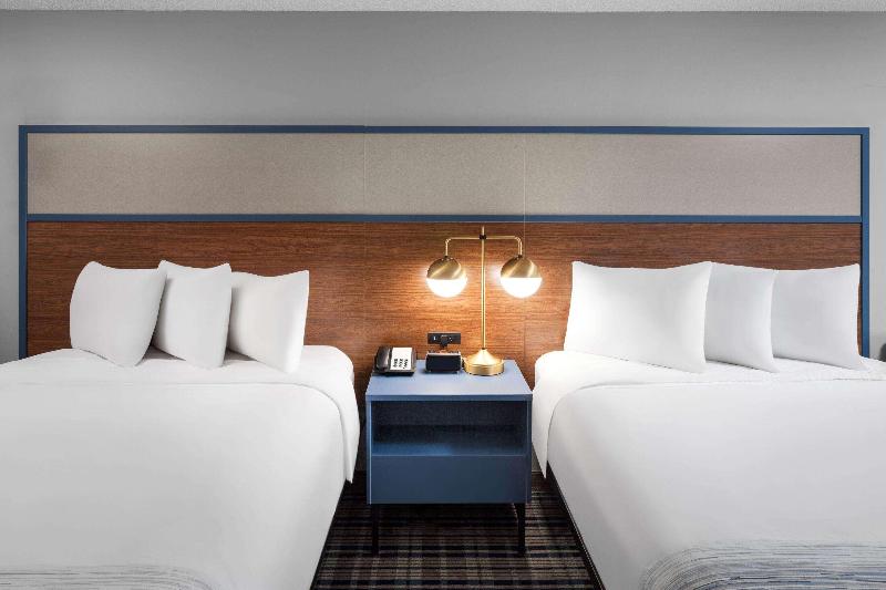 AmericInn by Wyndham Eagle River Downtown image