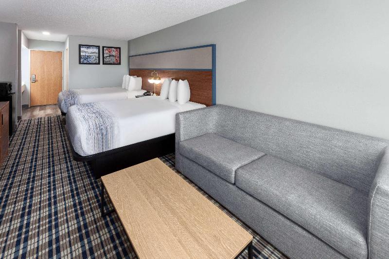 AmericInn by Wyndham Eagle River Downtown image