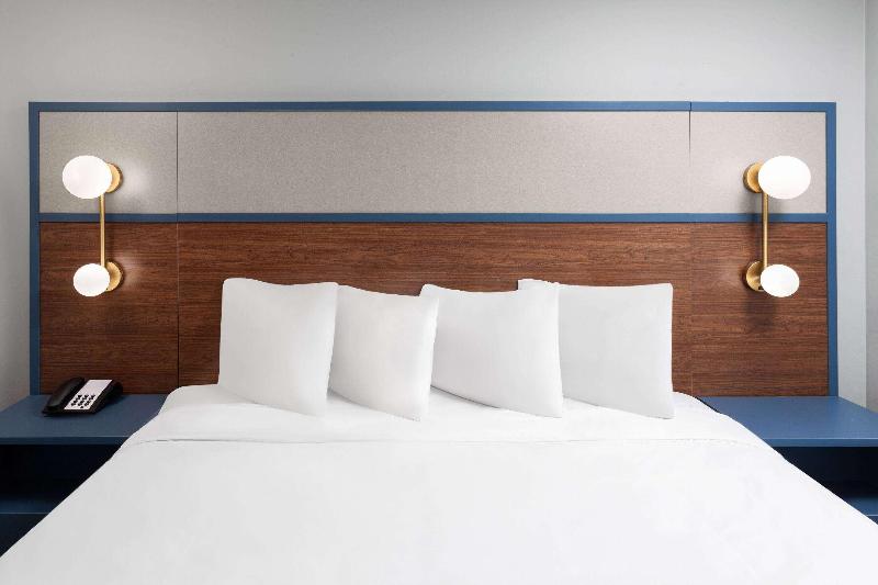 AmericInn by Wyndham Eagle River Downtown image