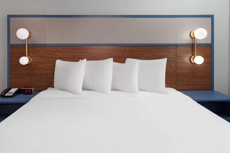 AmericInn by Wyndham Eagle River Downtown image