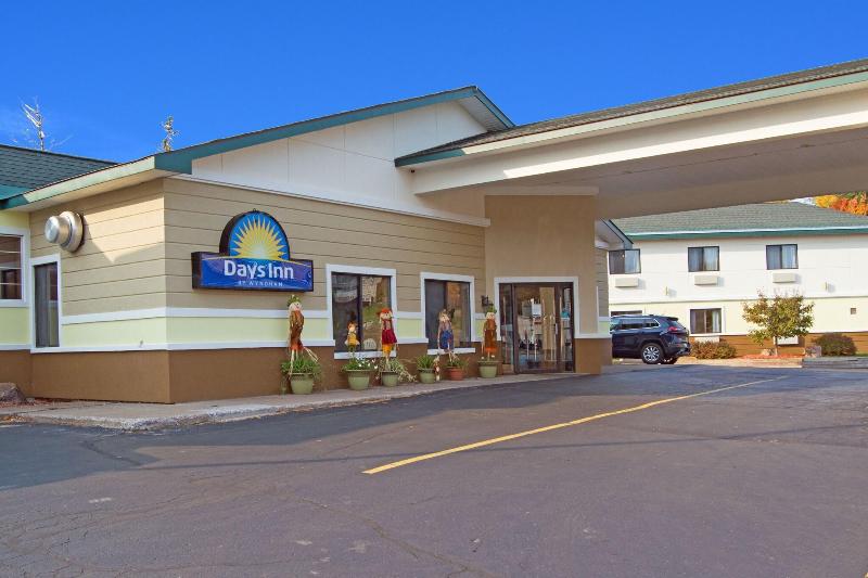 Days Inn by Wyndham Marquette image