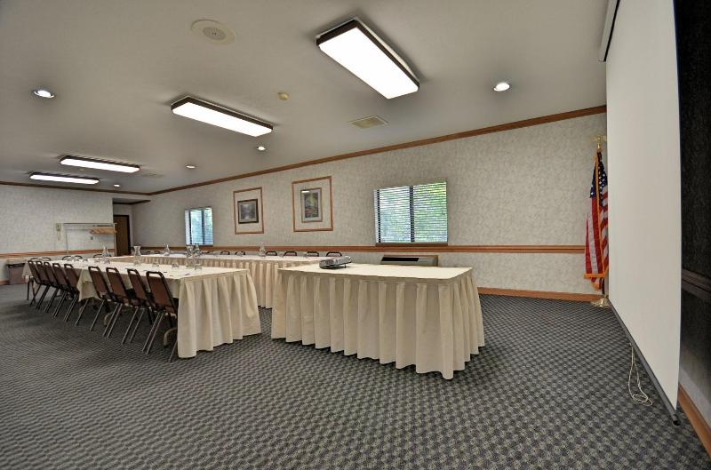 Days Inn by Wyndham Marquette image