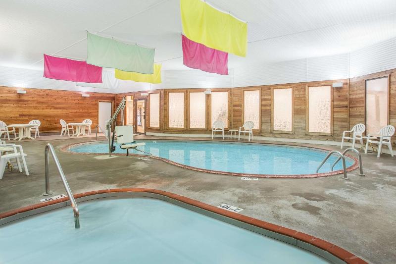 Days Inn by Wyndham Marquette image