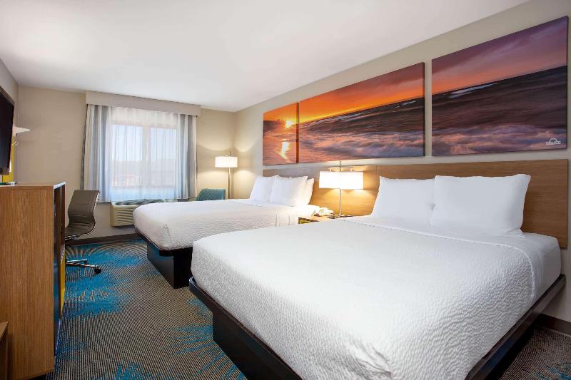 Days Inn by Wyndham Marquette image