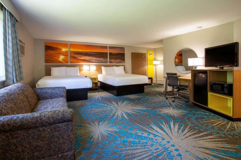 Days Inn by Wyndham Marquette image