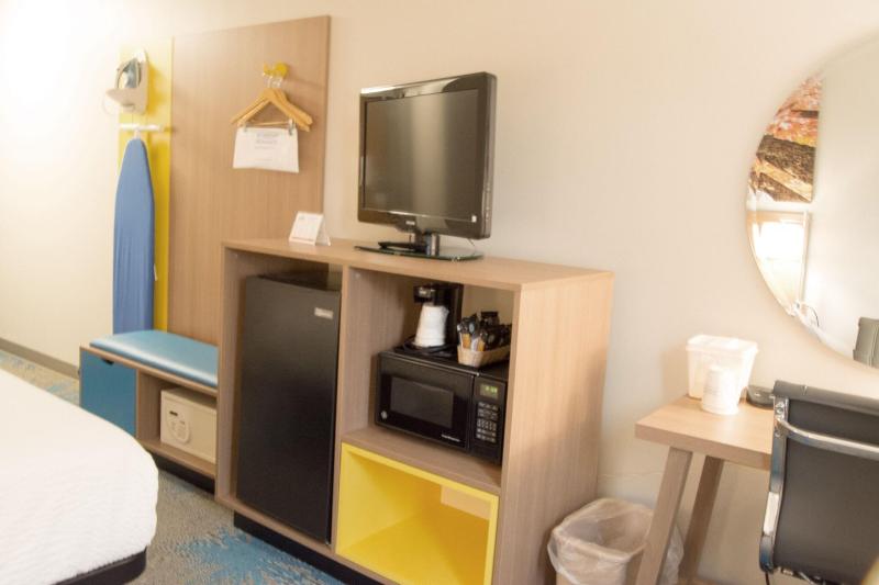 Days Inn by Wyndham Marquette image