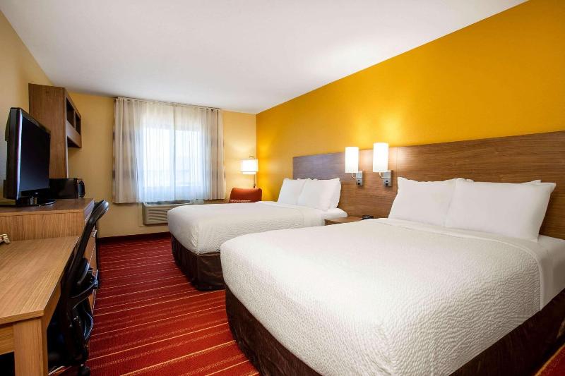 Days Inn by Wyndham Marquette image