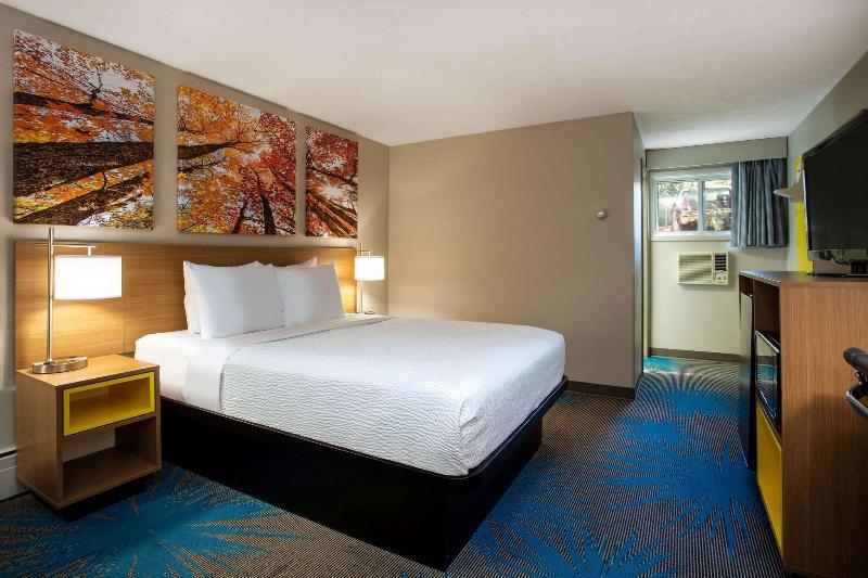 Days Inn by Wyndham Marquette image