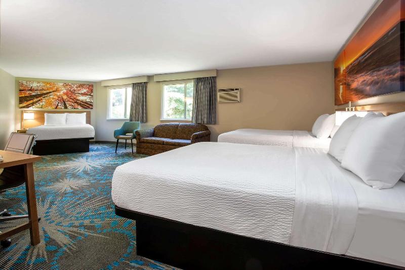 Days Inn by Wyndham Marquette image