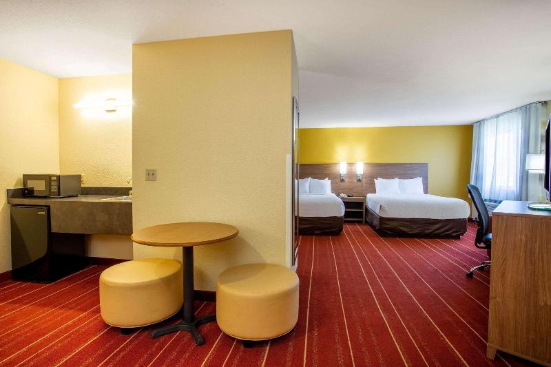 Days Inn by Wyndham Marquette image