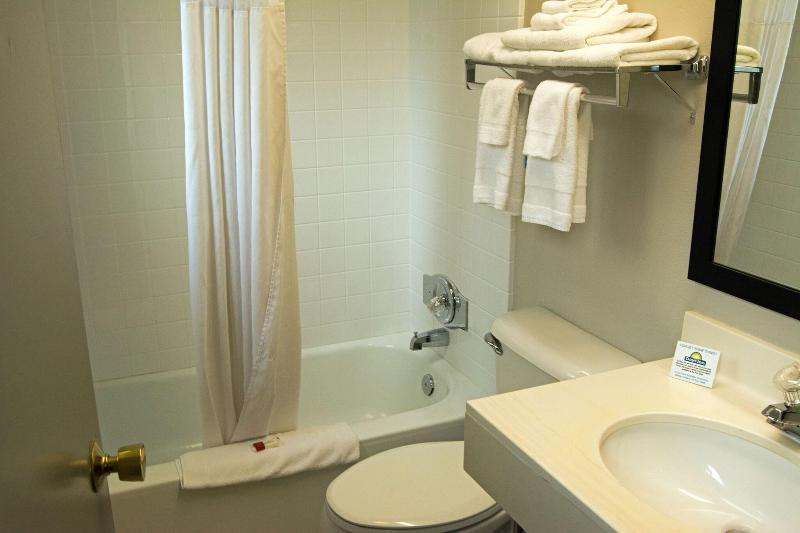 Days Inn by Wyndham Marquette image