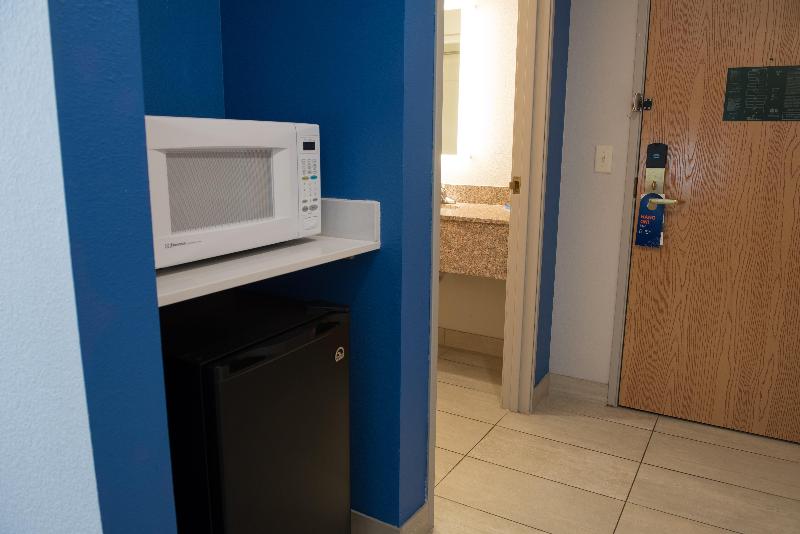 Holiday Inn Express & Suites Elkhart-South photo 5