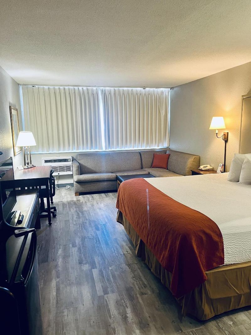 Baymont by Wyndham Keokuk image