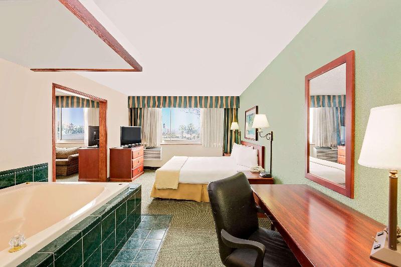 Baymont by Wyndham Keokuk image
