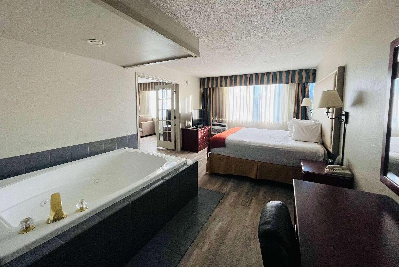 Baymont by Wyndham Keokuk image