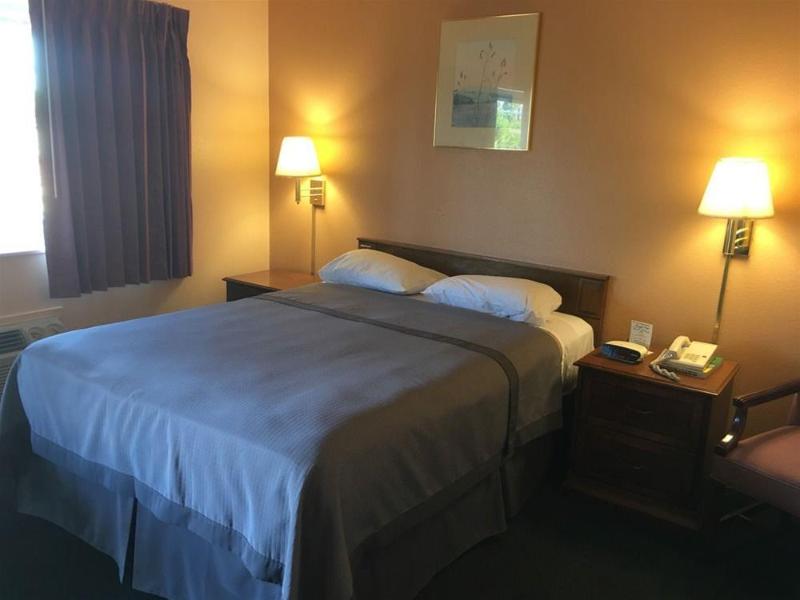 Royal Inn Eugene image