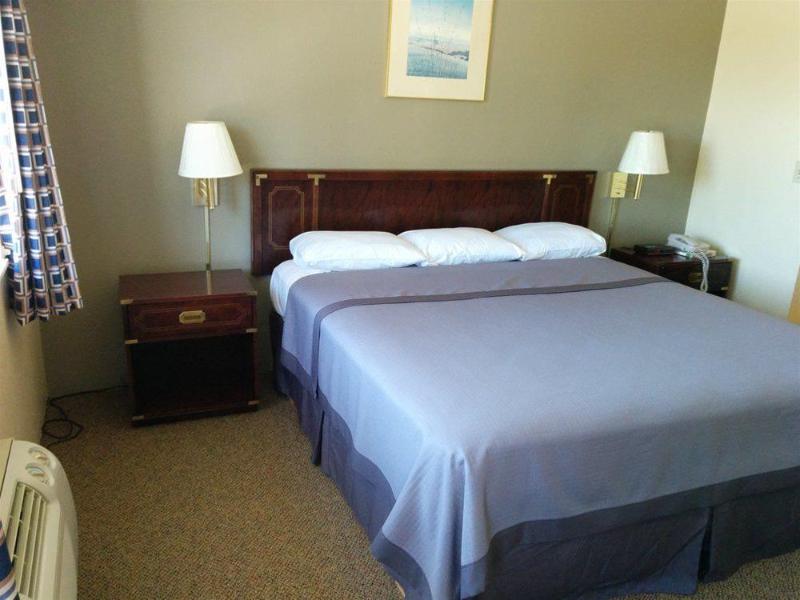 Royal Inn Eugene image
