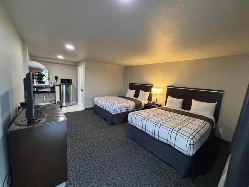 Royal Inn Eugene image