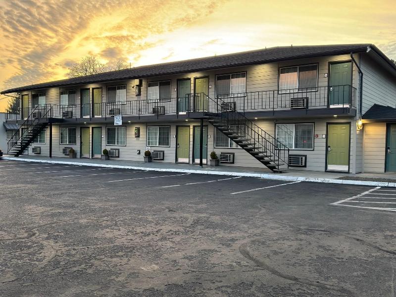 Royal Inn Eugene image