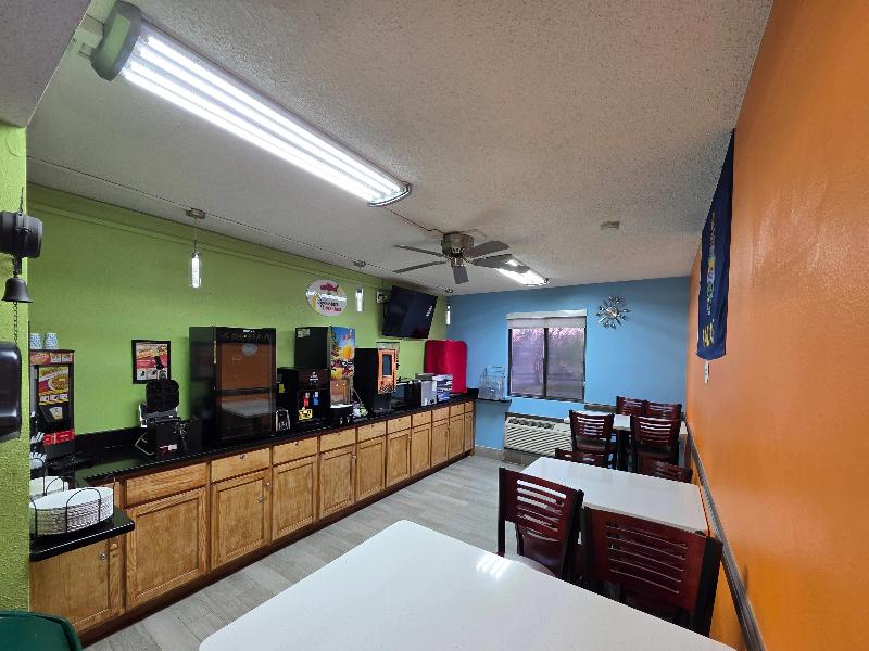 Super 8 by Wyndham Emporia image
