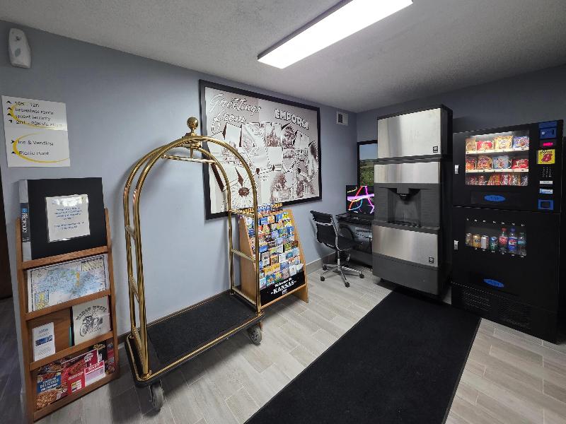 Super 8 by Wyndham Emporia image