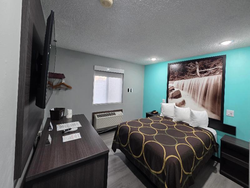 Super 8 by Wyndham Emporia image