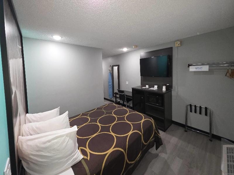 Super 8 by Wyndham Emporia image