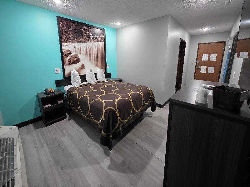 Super 8 by Wyndham Emporia image