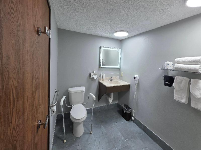 Super 8 by Wyndham Emporia image
