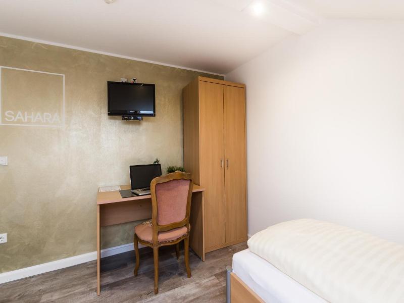 Hotel Rave image