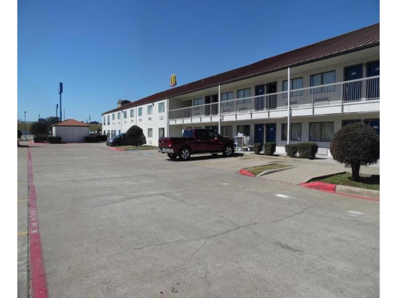Motel 6-Ennis, TX GA — exterior view