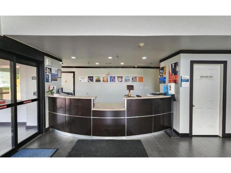 Motel 6-Ennis, TX GA image