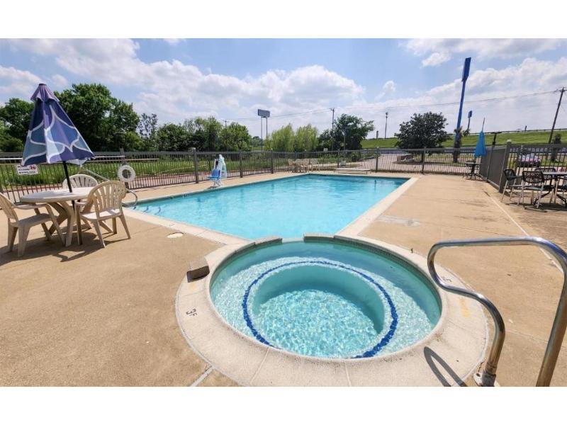 Motel 6-Ennis, TX GA image