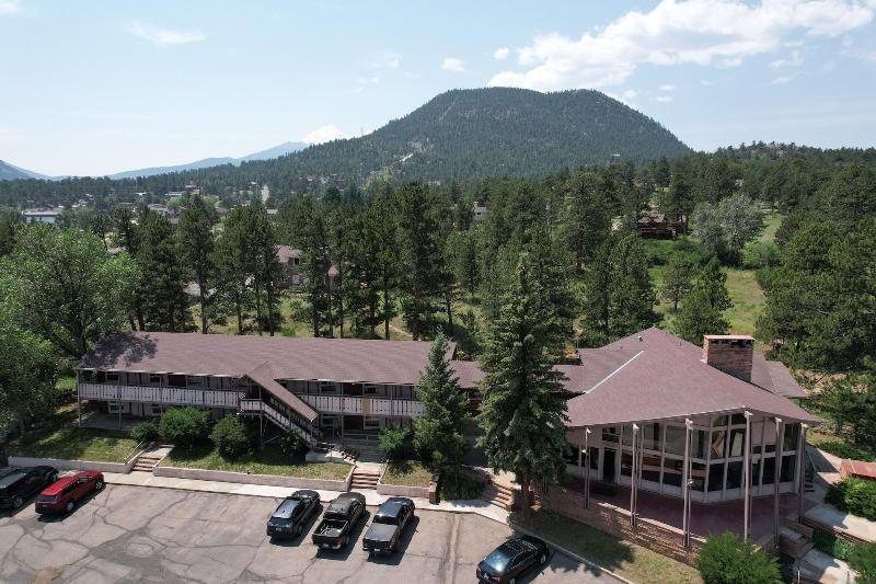Trailhead Lodge Rocky Mountains