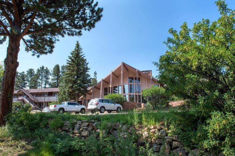 Trailhead Lodge Rocky Mountains