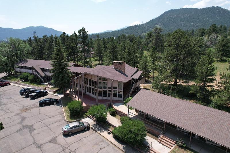 Trailhead Lodge Rocky Mountains