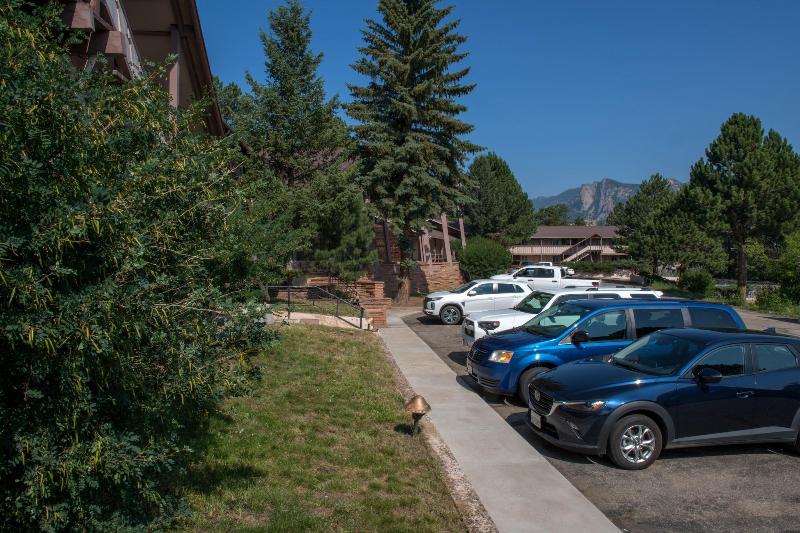 Trailhead Lodge Rocky Mountains