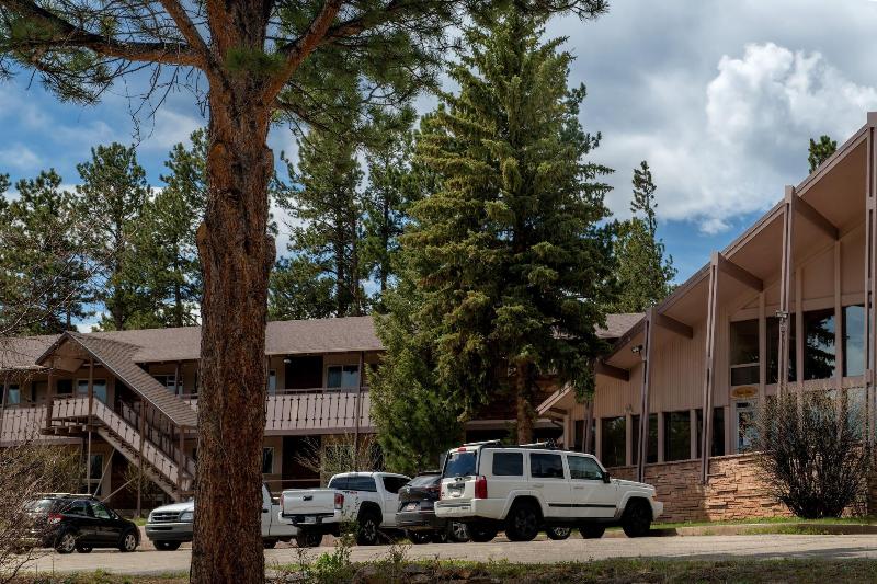 Trailhead Lodge Rocky Mountains — general view