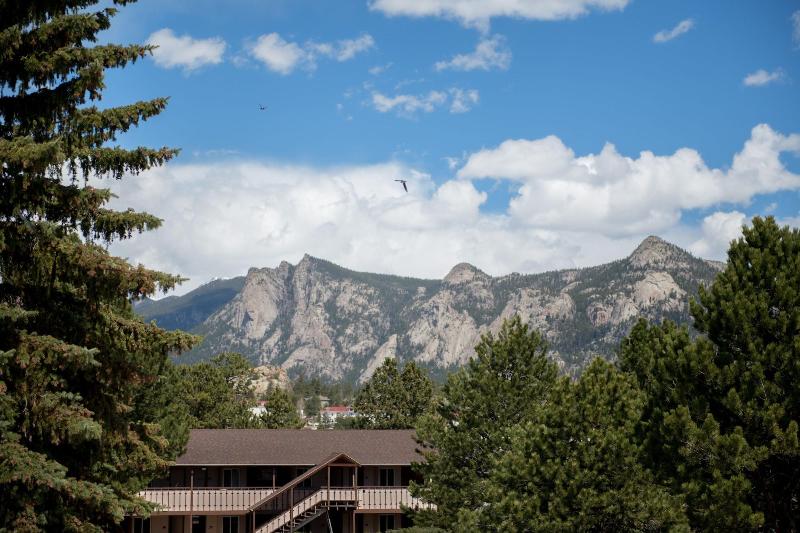 Trailhead Lodge Rocky Mountains