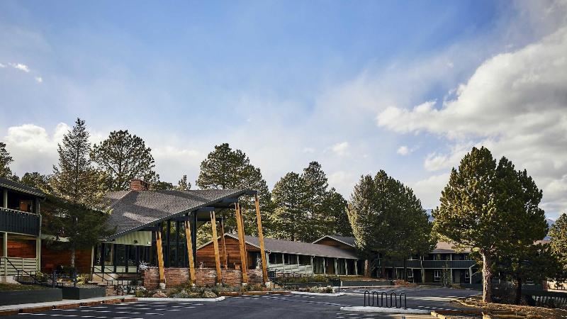 Trailhead Lodge Rocky Mountains — general view