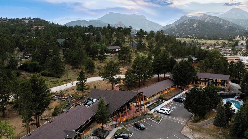 Trailhead Lodge Rocky Mountains