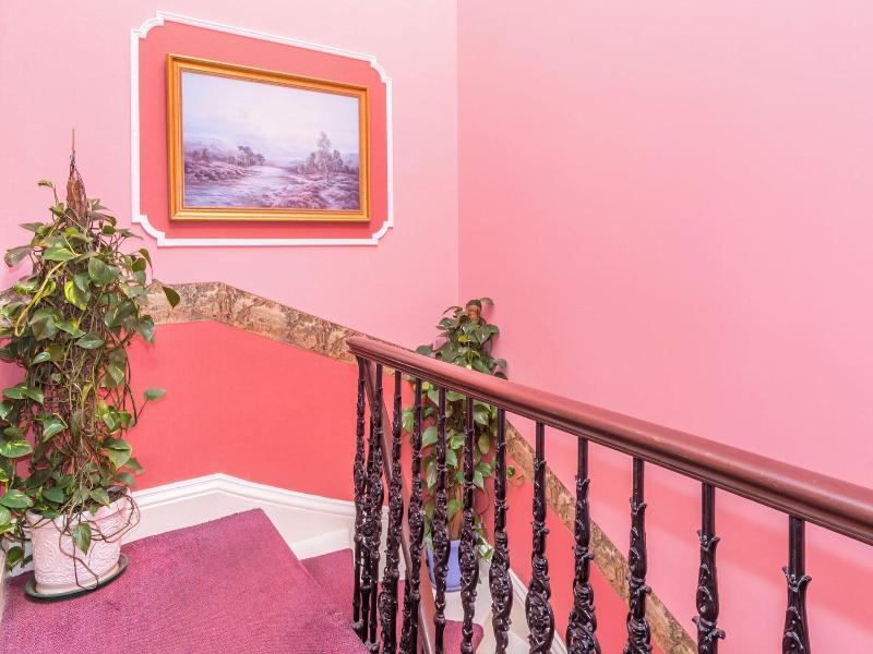 Menzies Guesthouse image