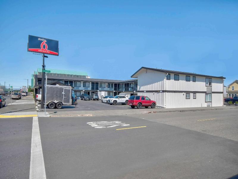 Americas Best Value Inn & Suites Eureka