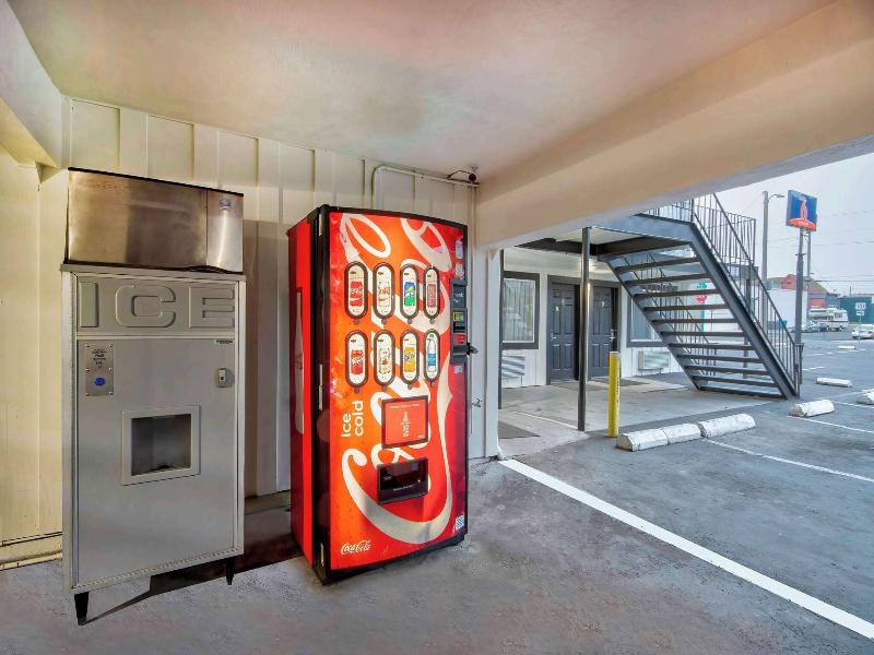 Americas Best Value Inn & Suites Eureka