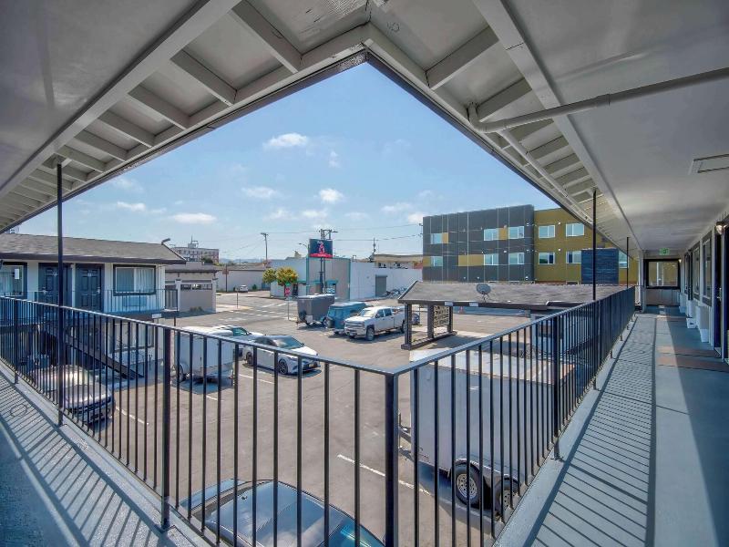 Americas Best Value Inn & Suites Eureka