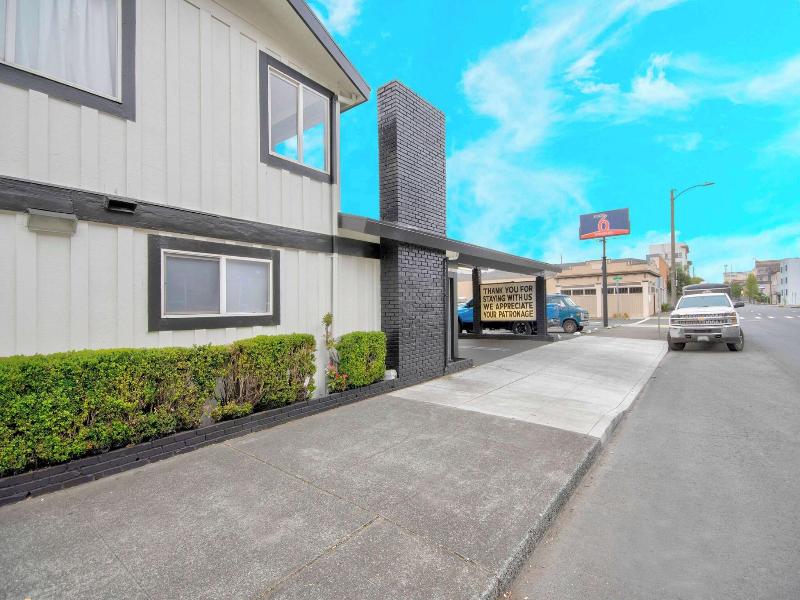 Americas Best Value Inn & Suites Eureka