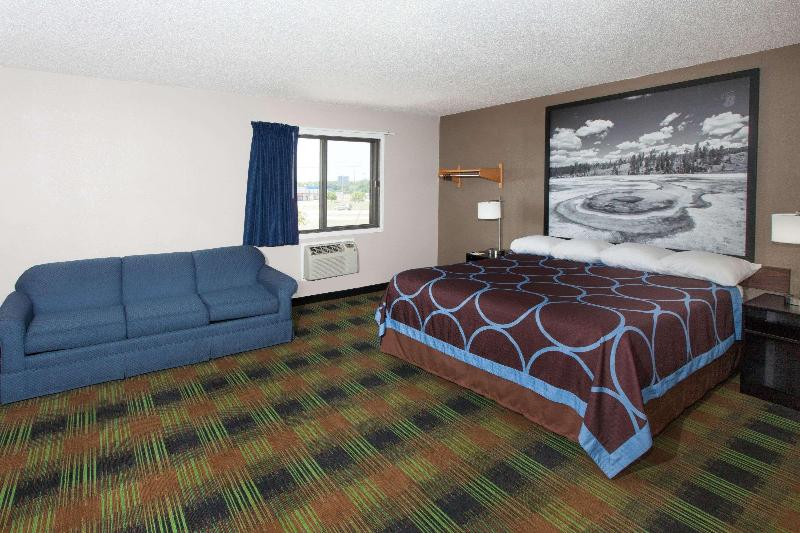 Super 8 By Wyndham Keokuk image