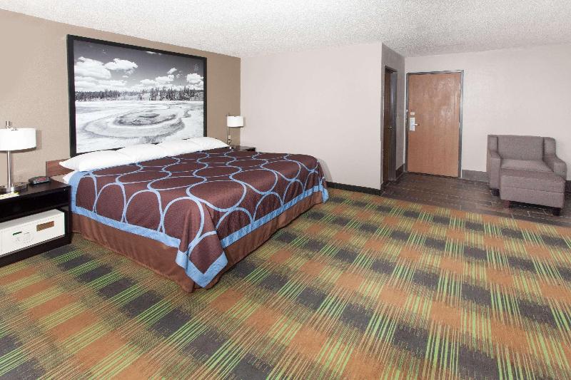 Super 8 By Wyndham Keokuk image